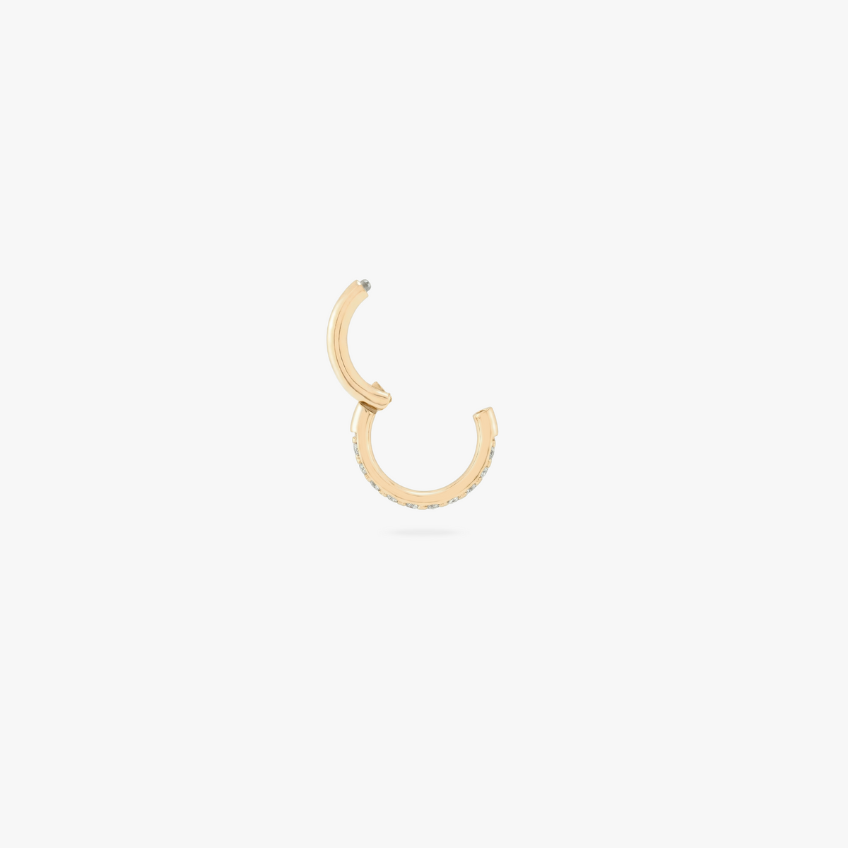 Open angle of a 5mm gold pave clicker
