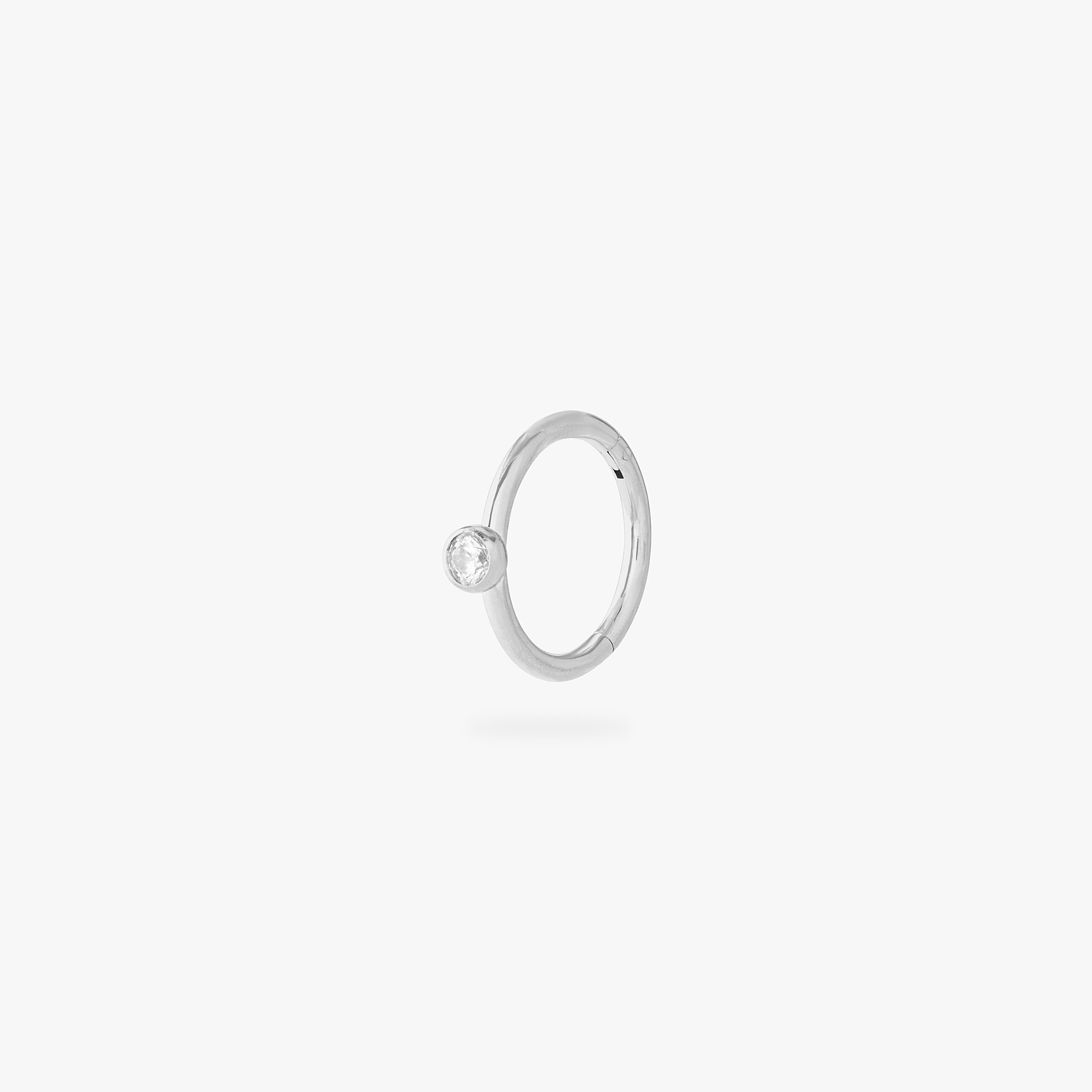silver clicker with a cz bezel accent stone color:null|silver/clear