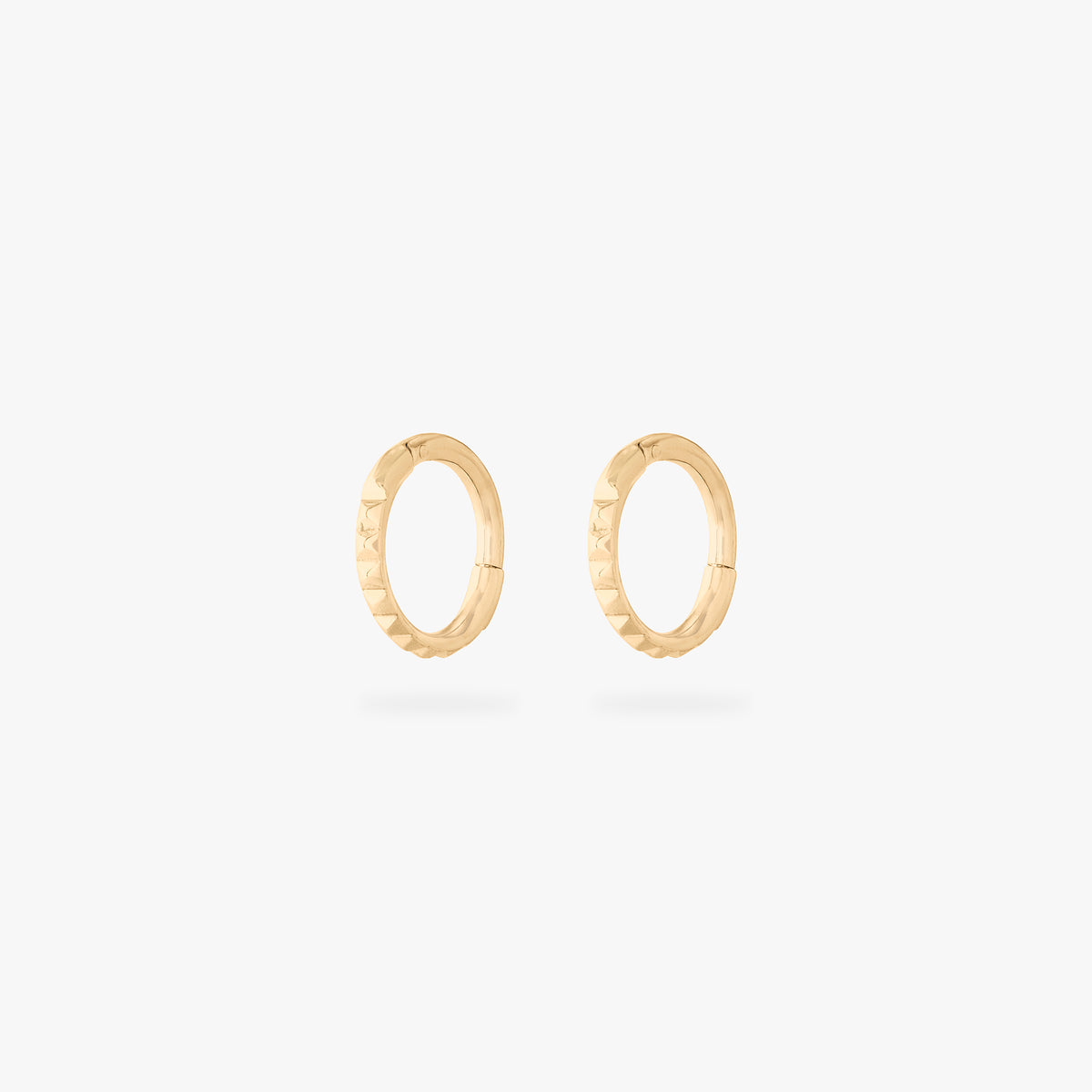 6mm pyramid clicker in gold [pair] color:null|gold