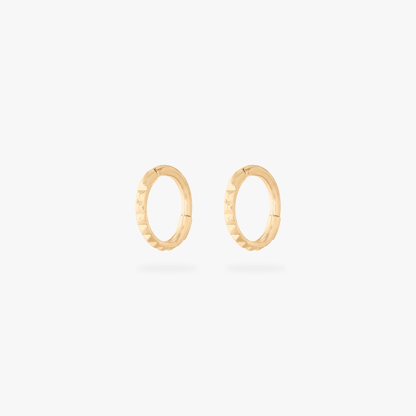 6mm pyramid clicker in gold [pair] color:null|gold