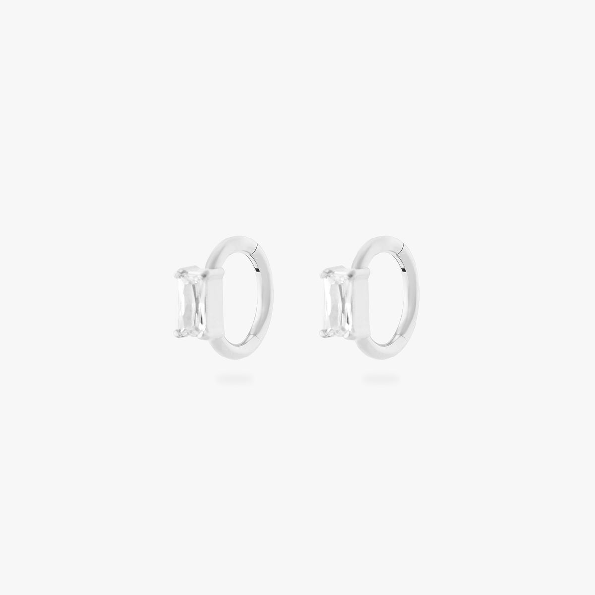 a silver 6mm clicker with a baguette stone in clear cz [pair] color:null|silver