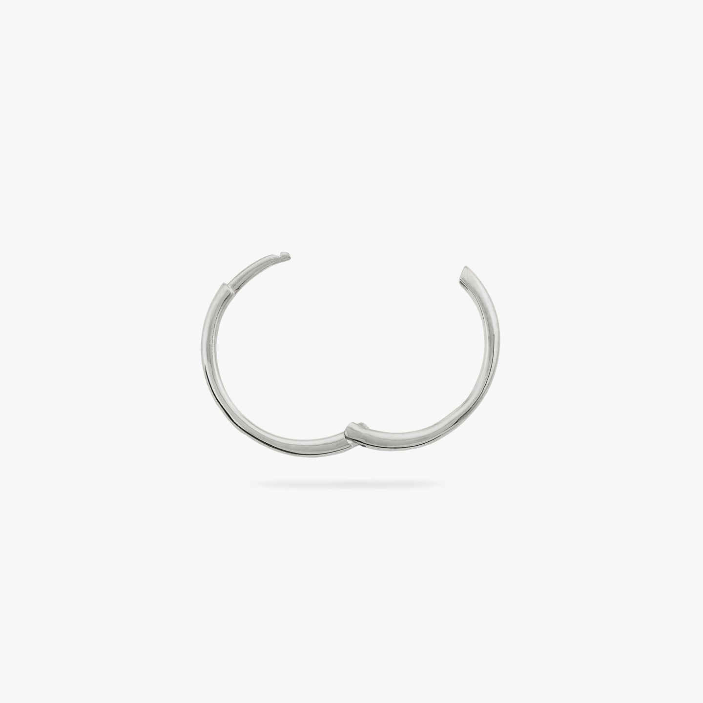 Large thin silver hoop. color:null|silver