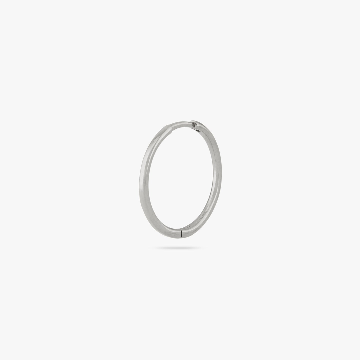 Large thin silver hoop. color:null|silver