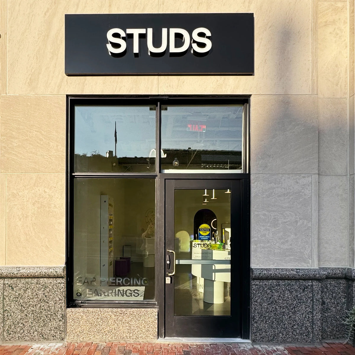 HarvardSq_No_Vinyl_2_Retouched_1x1_c7af570e-b4e6-4b99-ac0f-247910169073.webp