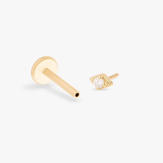 this image shows the side view of a 14k gold kite flatback with a clear cz stone in the middle separated from labret 