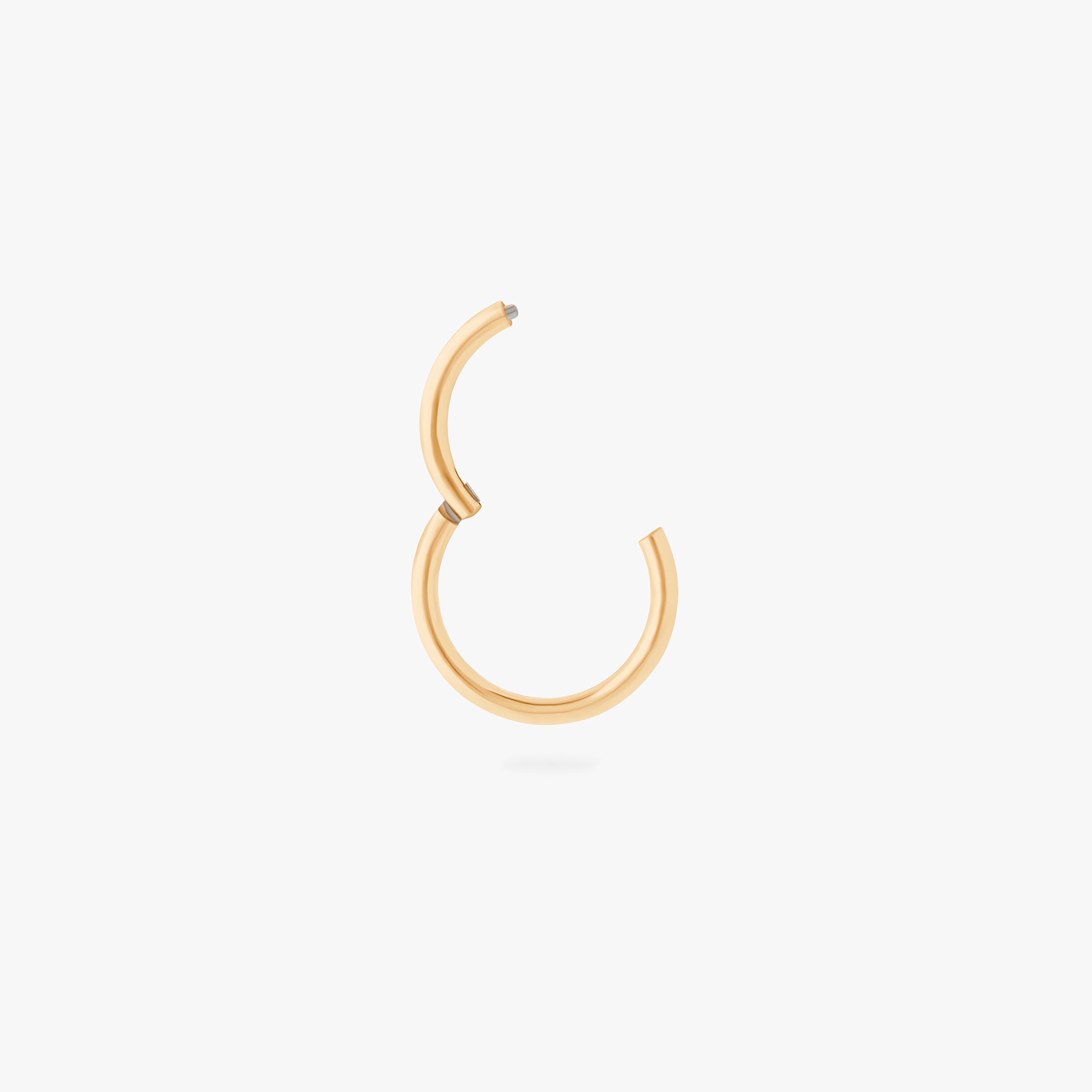 This is an image of a gold clicker with an 8mm inner diameter. color:null|gold