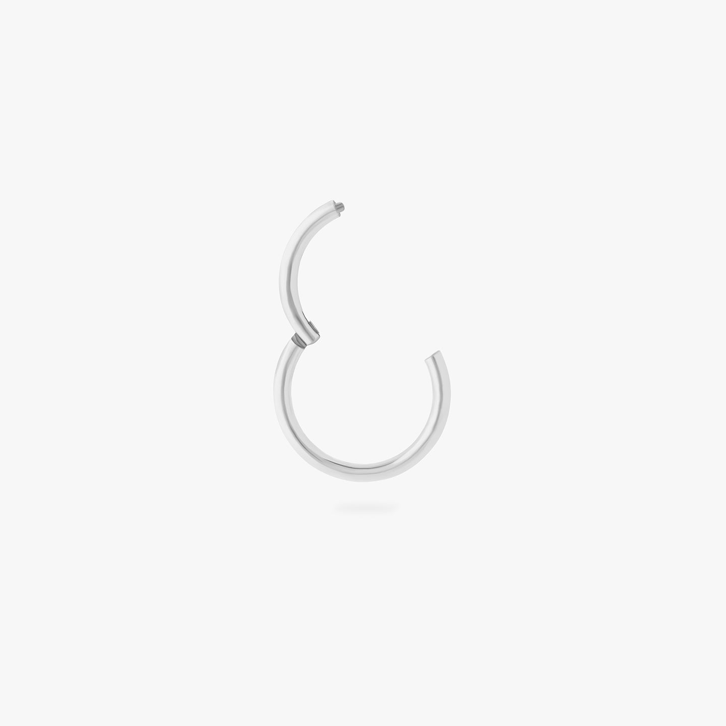 This is an image of a silver clicker with an 8mm inner diameter. color:null|silver