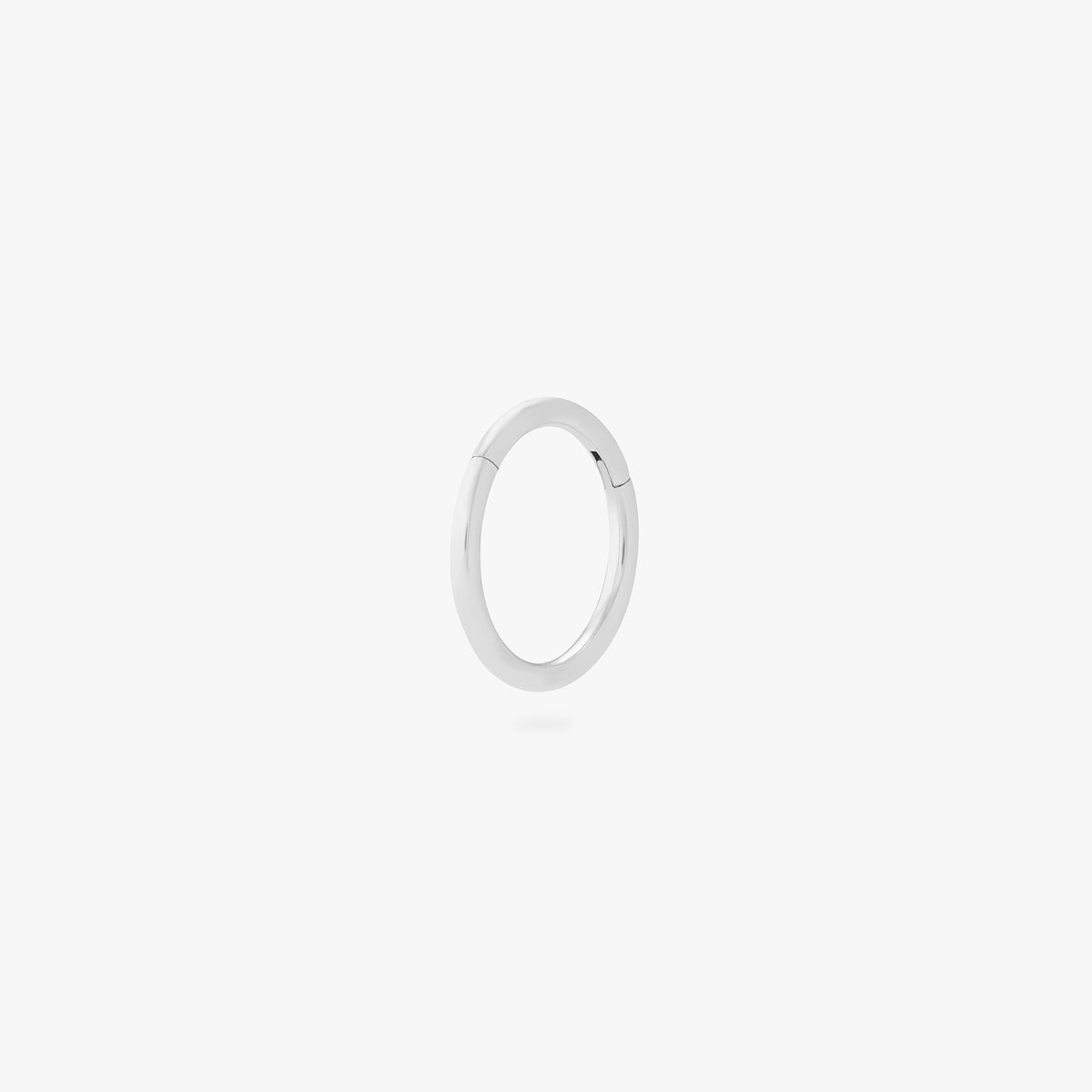 This is an image of a silver clicker with an 8mm inner diameter. color:null|silver