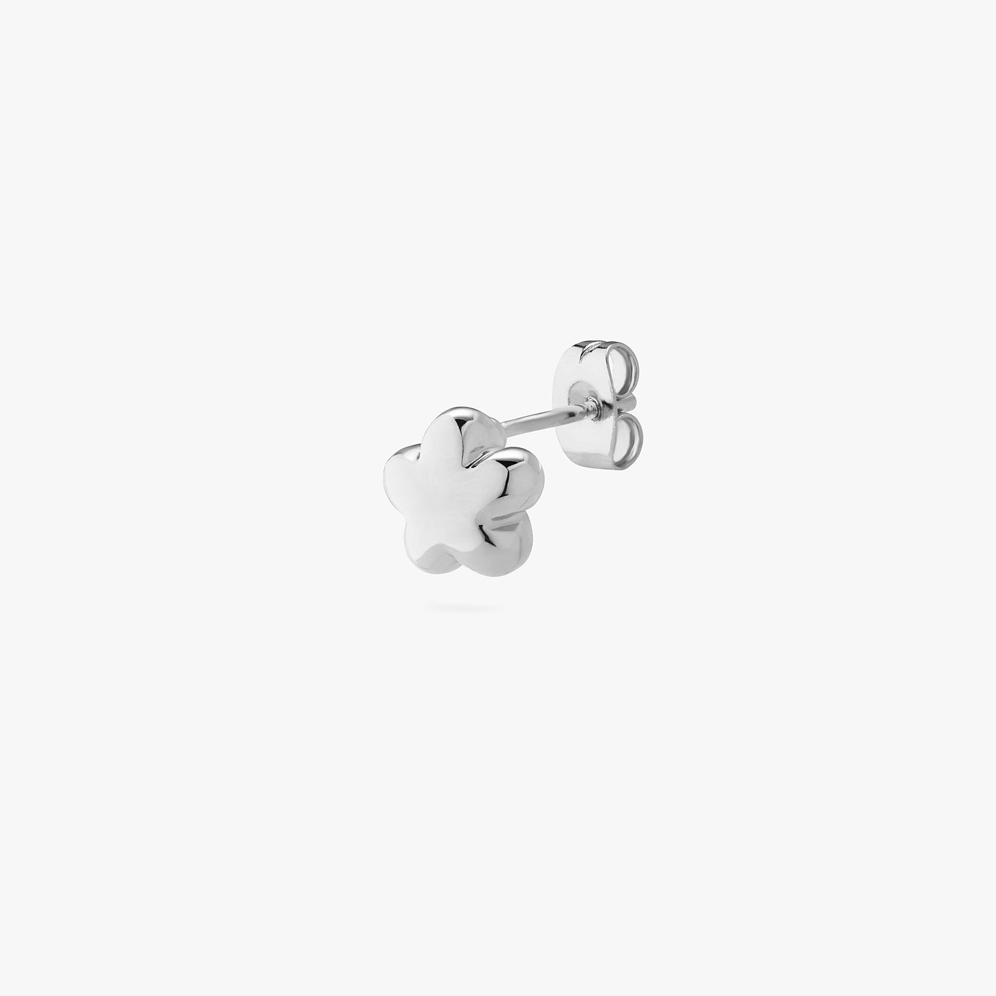 A silver puffy daisy-shaped stud. color:null|silver