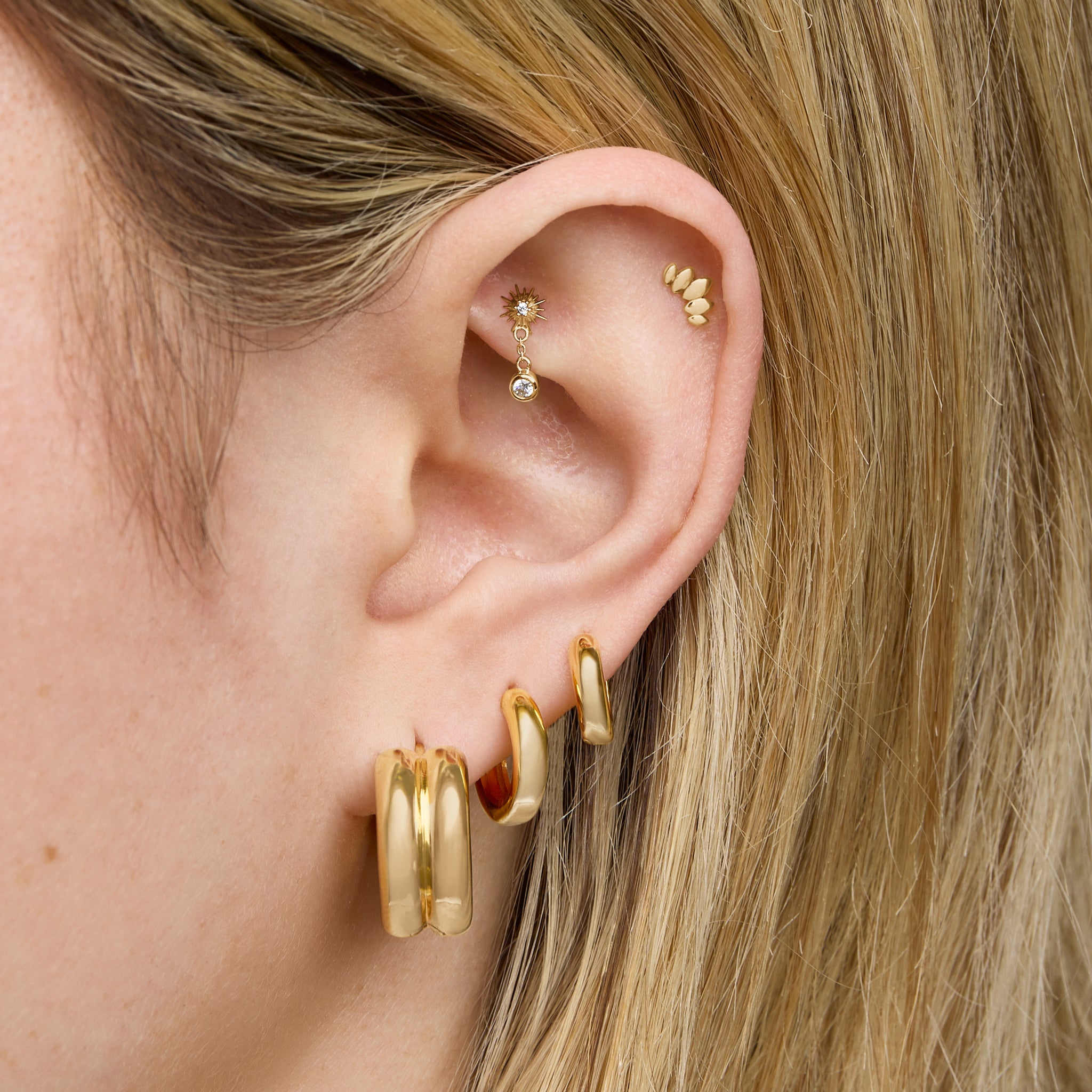 chunky hoop with two ridges in gold [hover] color:null|gold