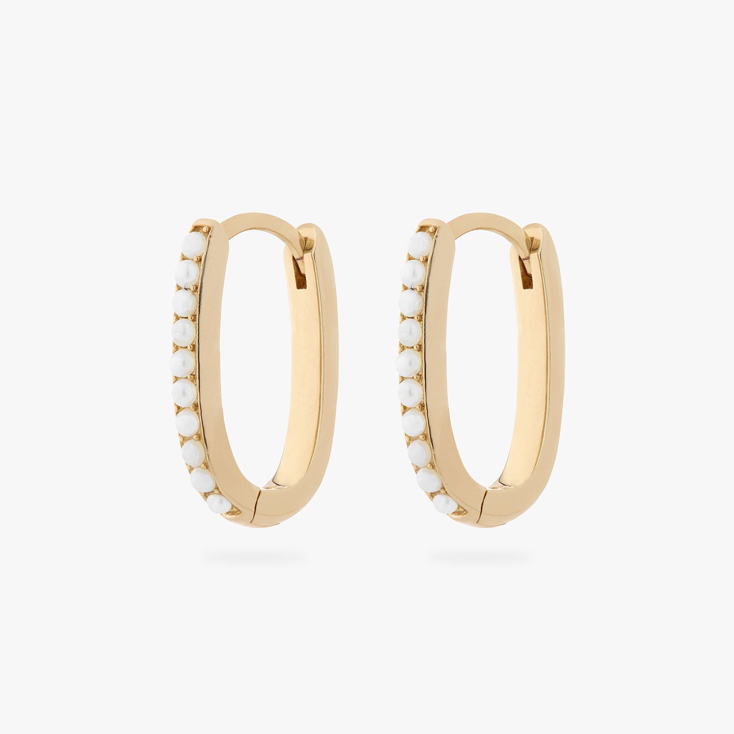 a pair of medium oval hoops in gold with pearl settings [pair] color:null|gold