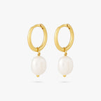 This is a dangling pearl huggie. [pair] color:null|gold