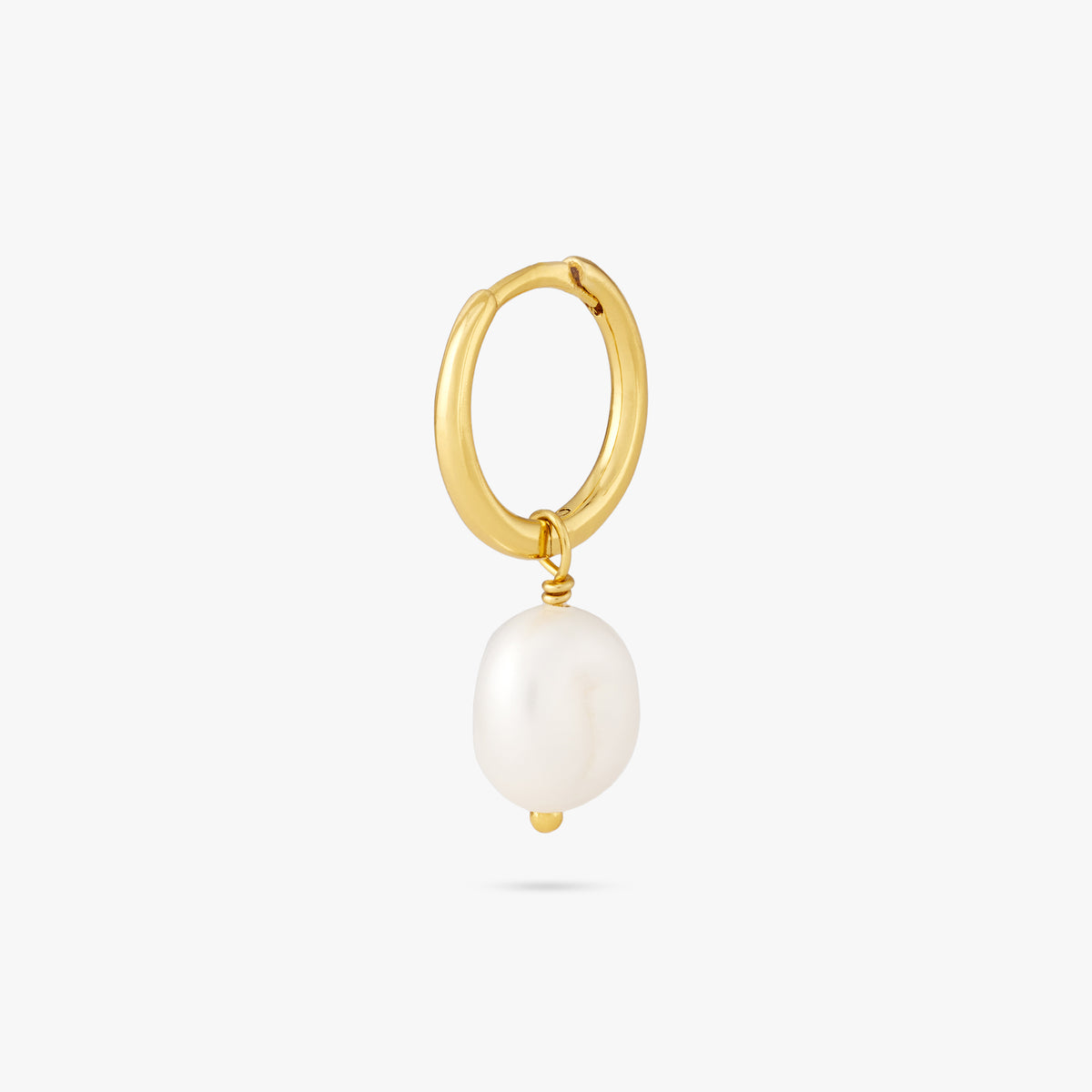This is a dangling pearl huggie. color:null|gold