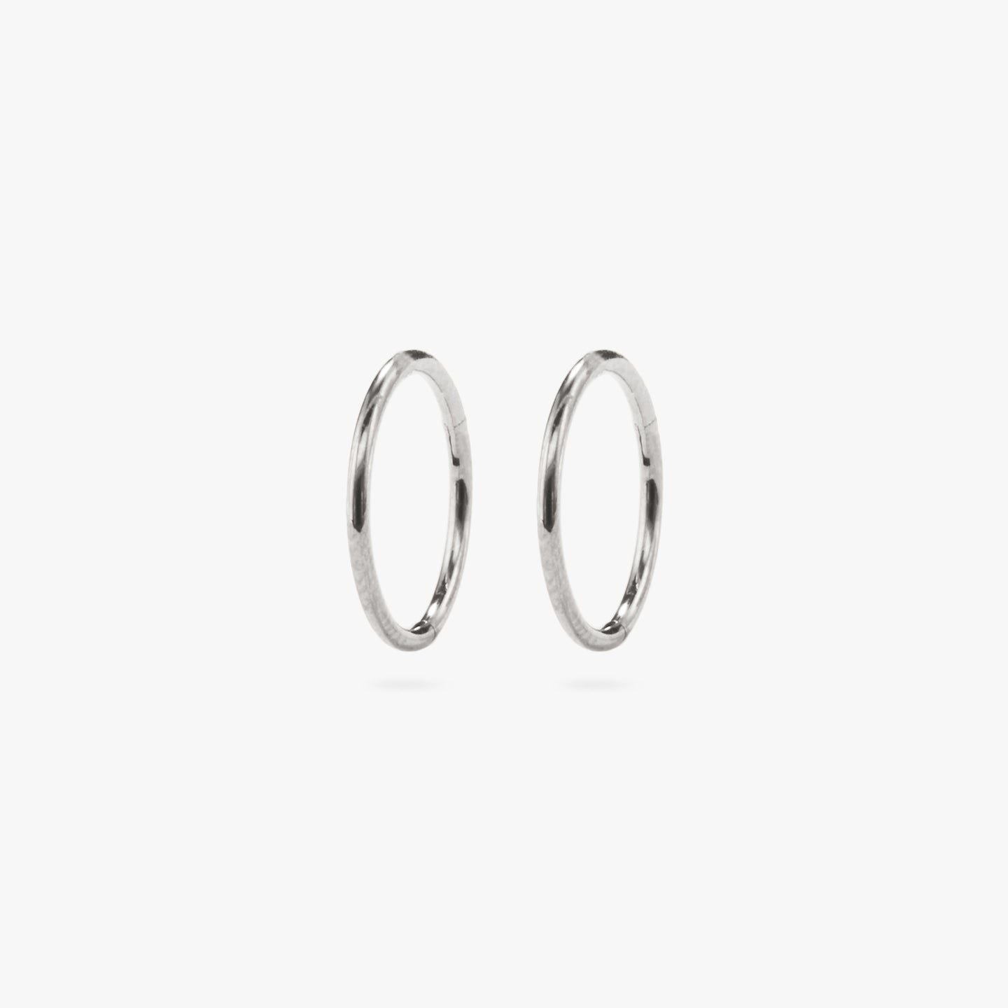This is a silver clicker earring [pair] color:null|silver