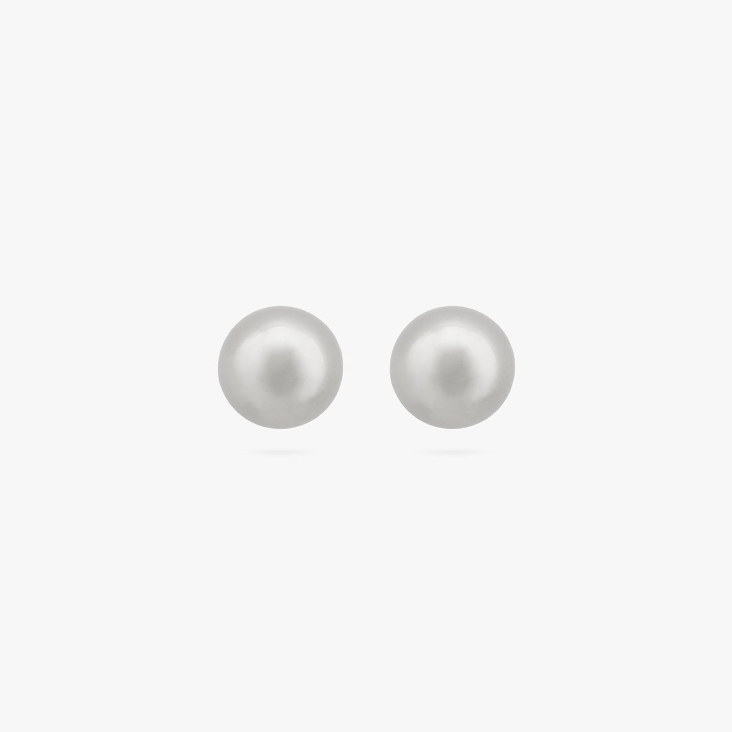 A pair of small silver ball shaped studs [pair] color:null|silver