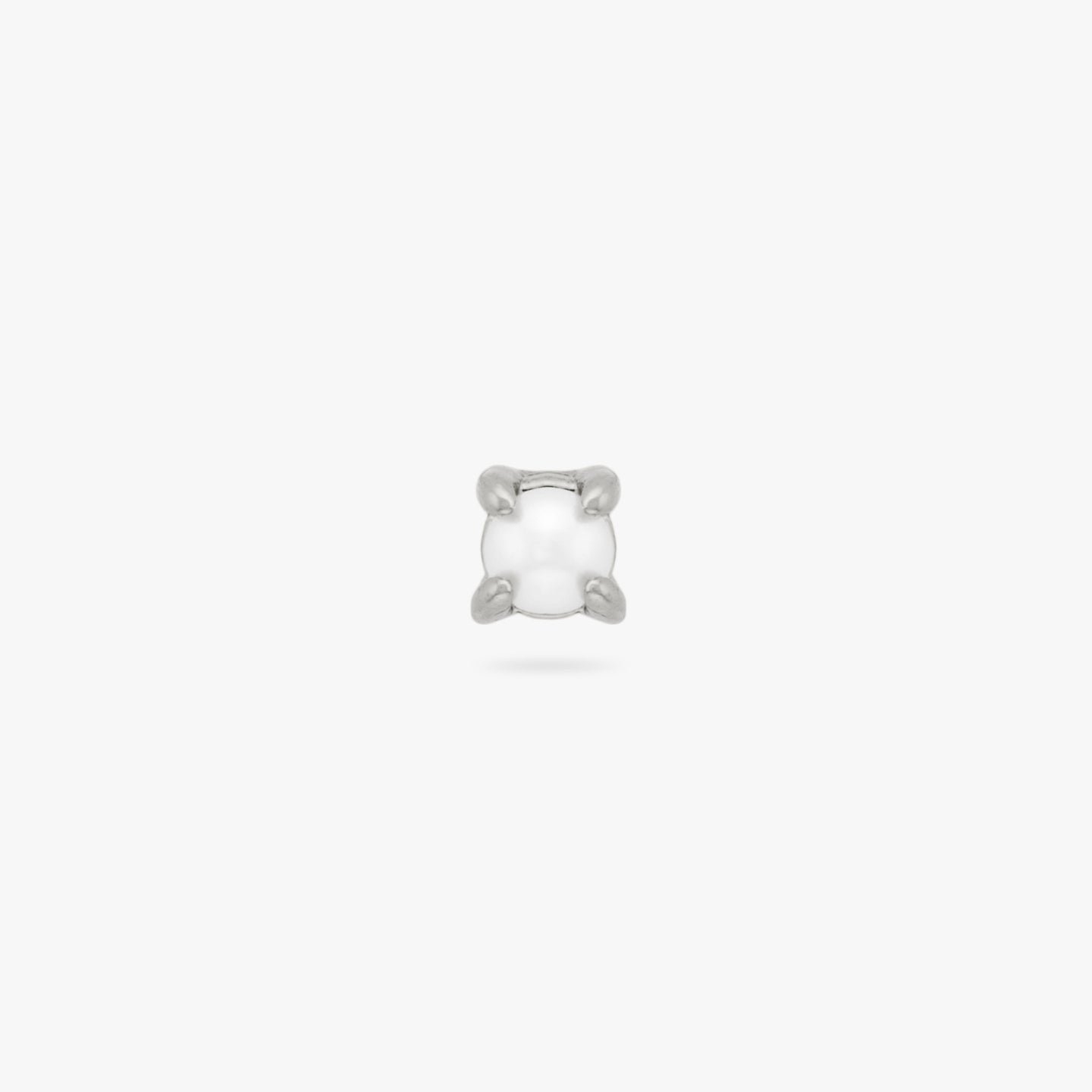 This is a small silver stud with a pearl accent color:null|silver