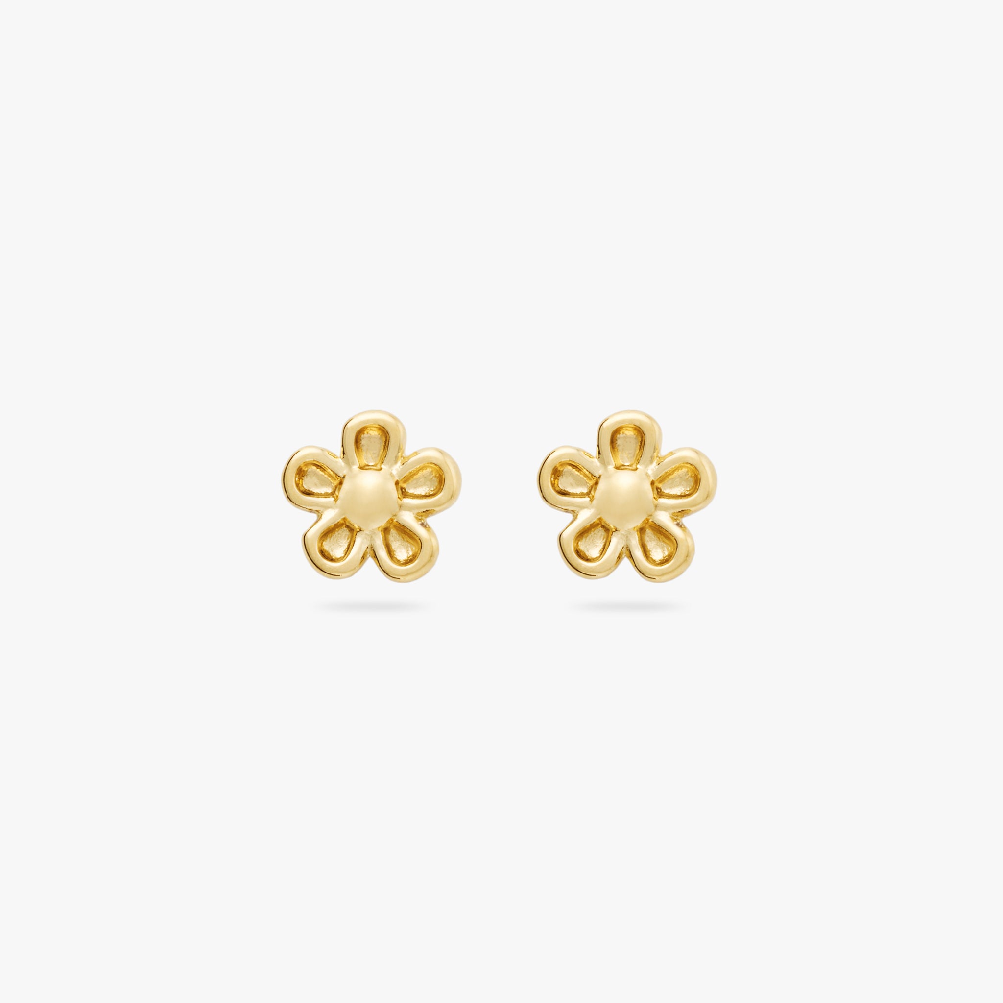 This is a pair of small gold daisy studs [pair] color:null|gold