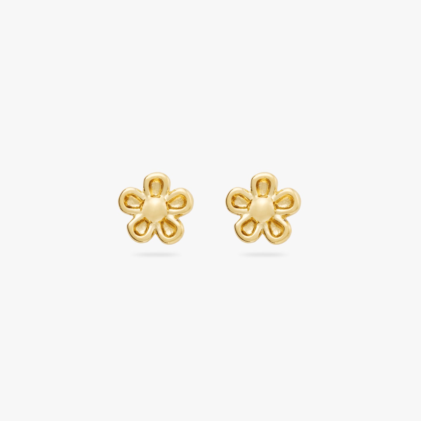 This is a pair of small gold daisy studs [pair] color:null|gold