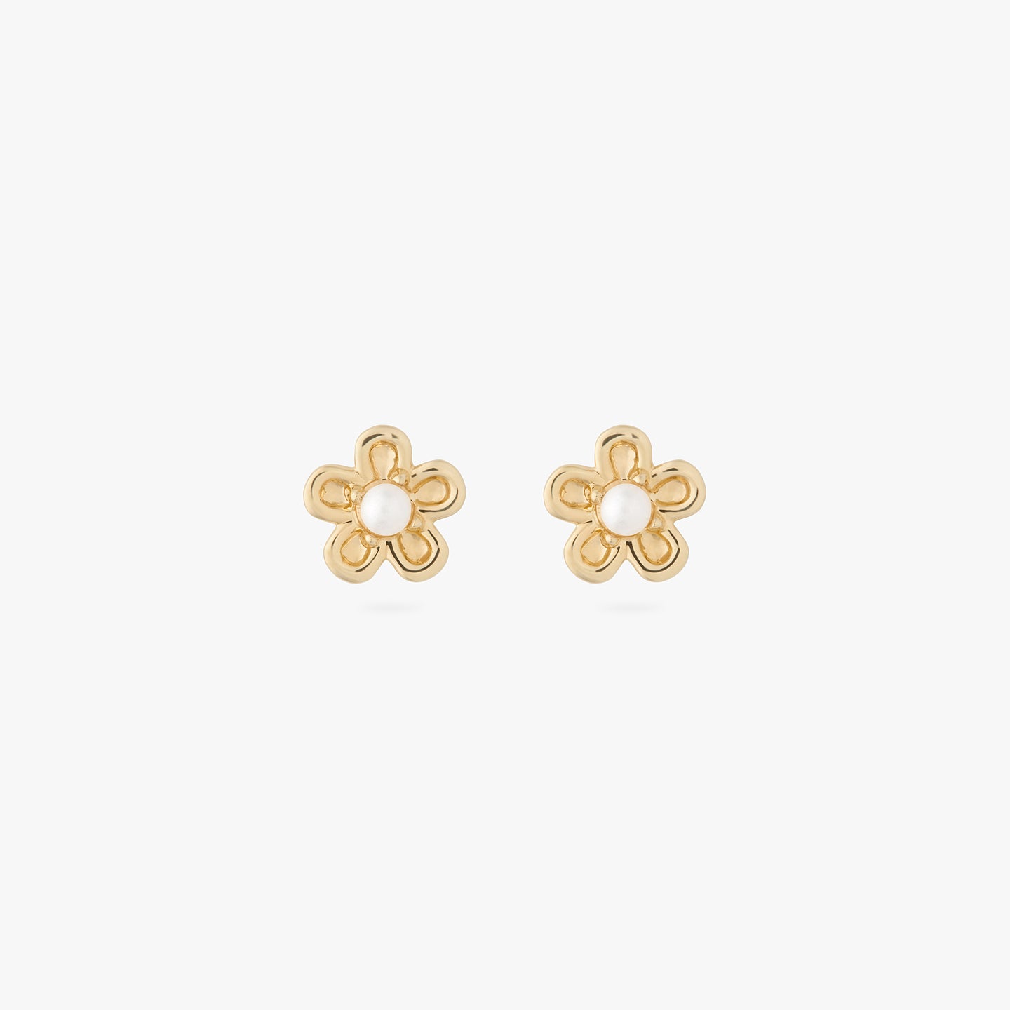 a pair of gold daisy shaped studs set with pearls [pair] color:null|gold